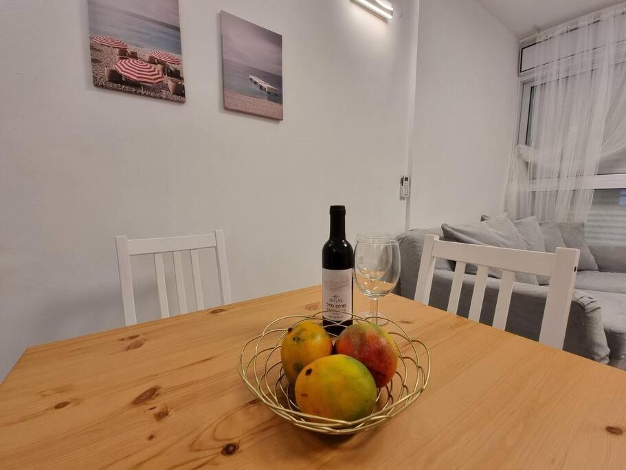 Beautiful 2-Bedroom Sea-View Apartment Netanya Exterior photo