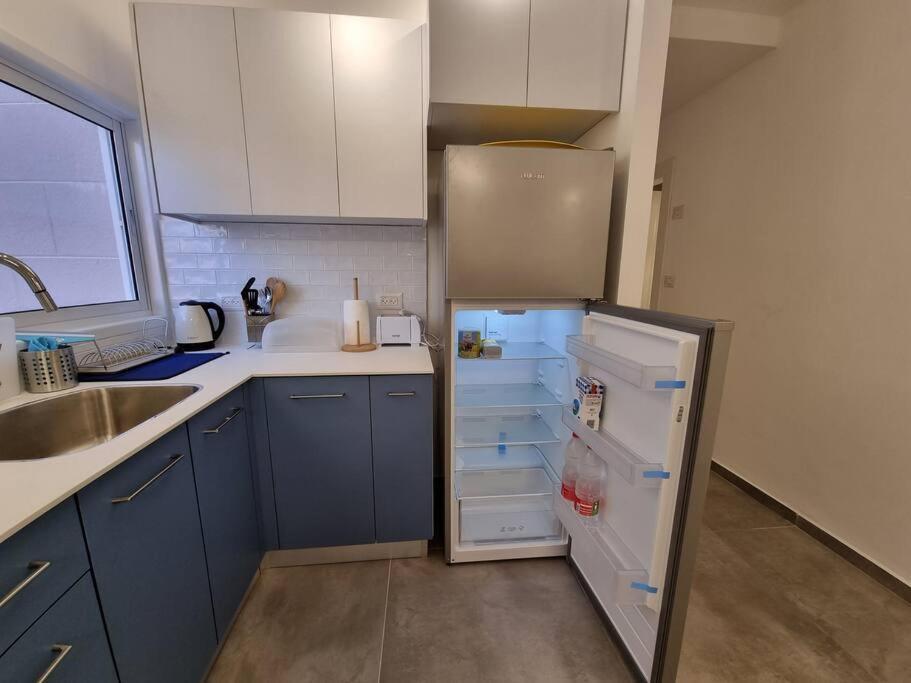 Beautiful 2-Bedroom Sea-View Apartment Netanya Exterior photo