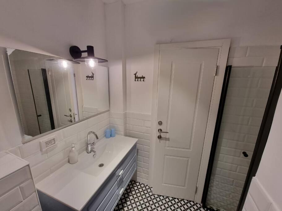 Beautiful 2-Bedroom Sea-View Apartment Netanya Exterior photo